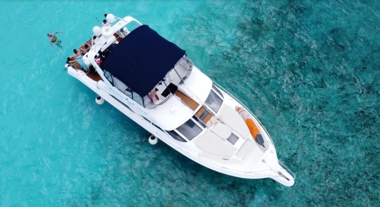 47 ft motor yacht