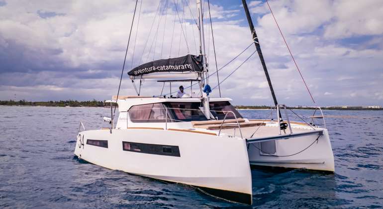 34 Ft Aventura Catamaran Puerto Aventuras Luxury Private Charter