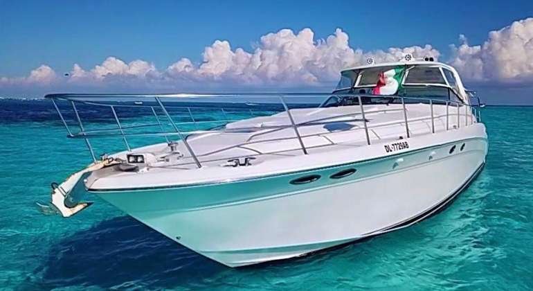 SeaRay Sundancer 60FT Private Luxury Yacht Charter Cancun