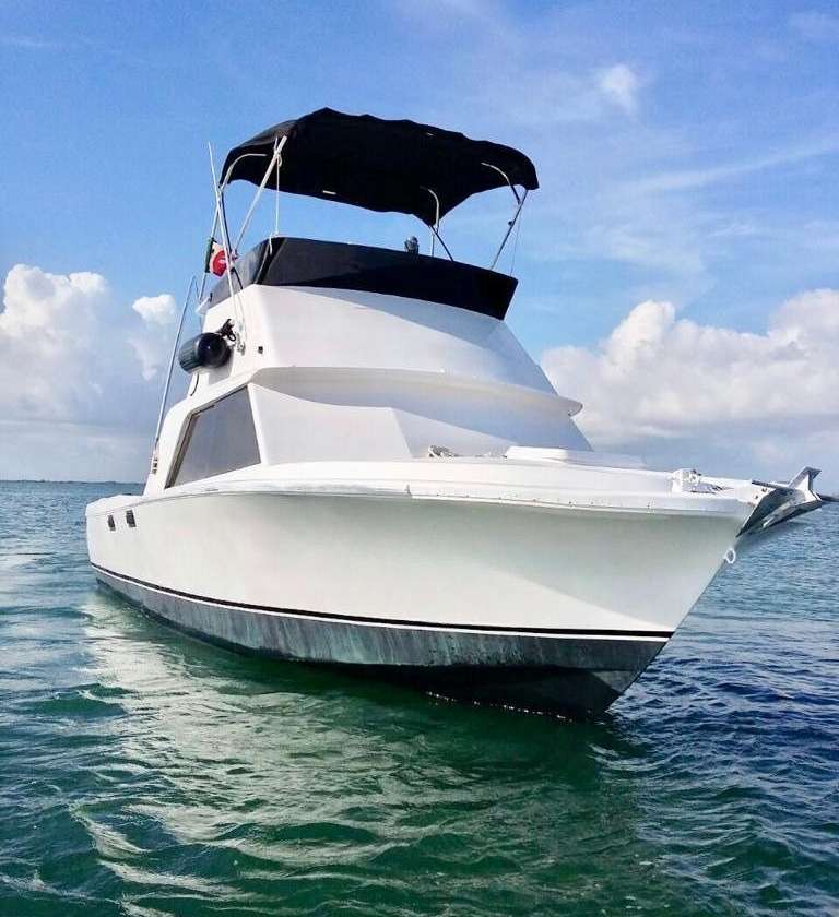 Bertram 31 Yacht Rental in Cancun – Special Offer for Bay Tours, Snorkeling & Fishing