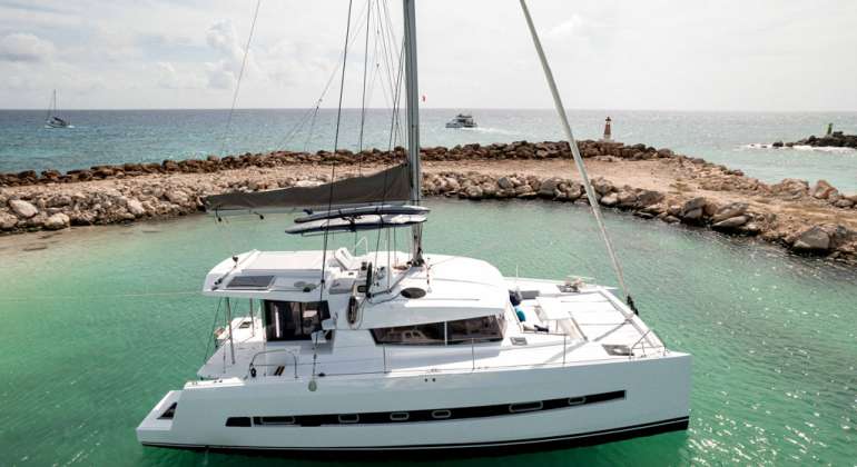 40 Ft Bali Catamaran Puerto Aventuras Luxury Yacht Charter for Up to 20 Guests