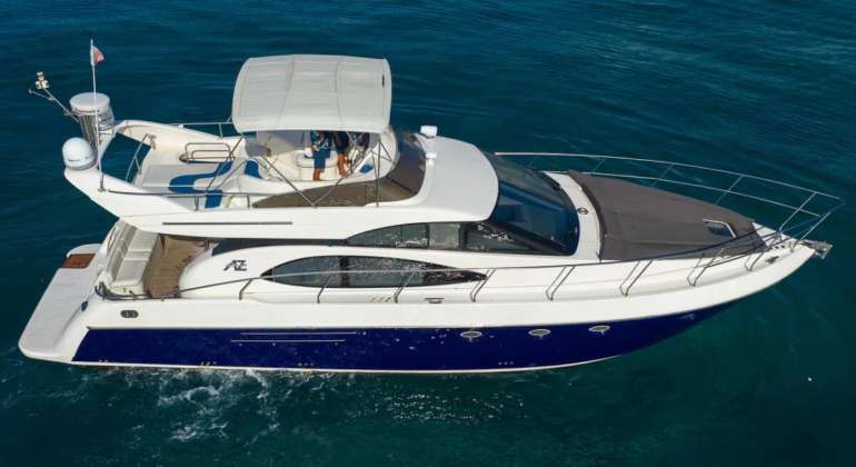 50 Ft Azimut Yacht Rental in Tulum