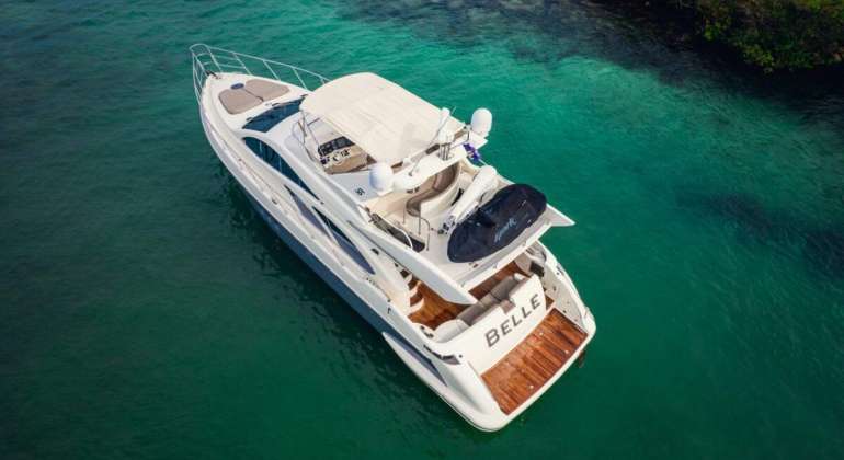 58 Ft Azimut Yacht Rental in Tulum and Puerto Aventuras | Luxury Flybridge Charter