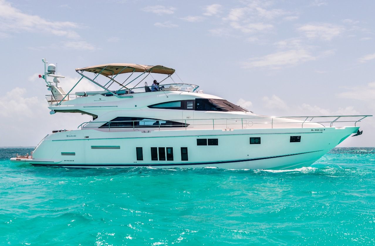 Luxury Fairline 70 FT Yacht Rental in Cancun