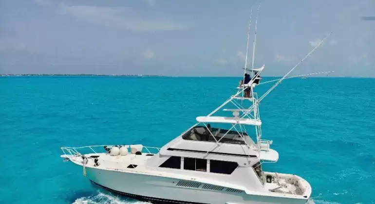 Hatteras 60 Yacht Rental in Cancun Luxury Private Yacht Tours and Snorkeling