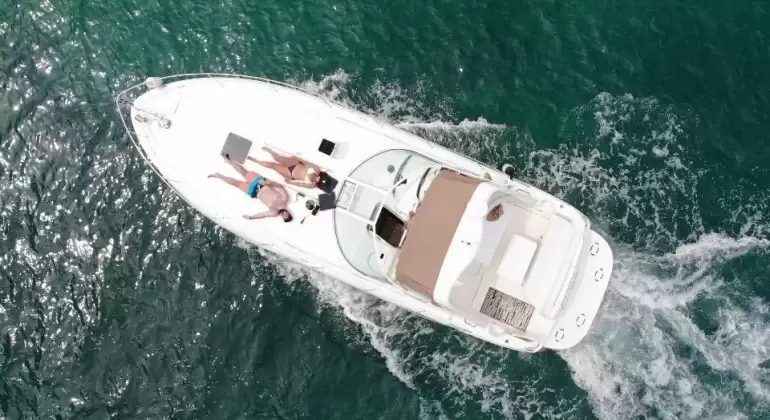 SeaRay 35 Yacht Rental in Cancun