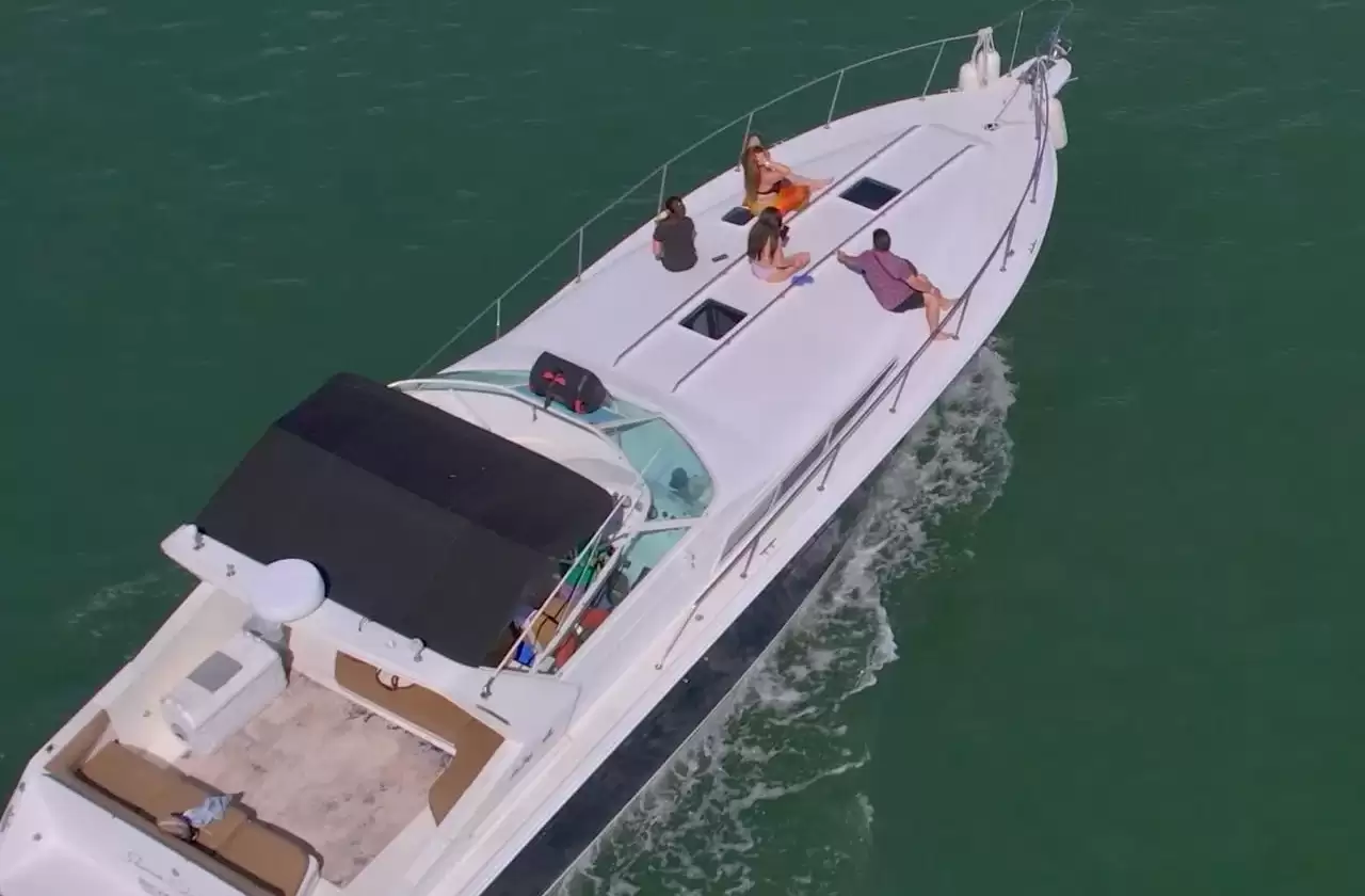 SeaRay 46 Yacht Rental in Cancun – Private Tours, Snorkeling, and Luxury Cruises