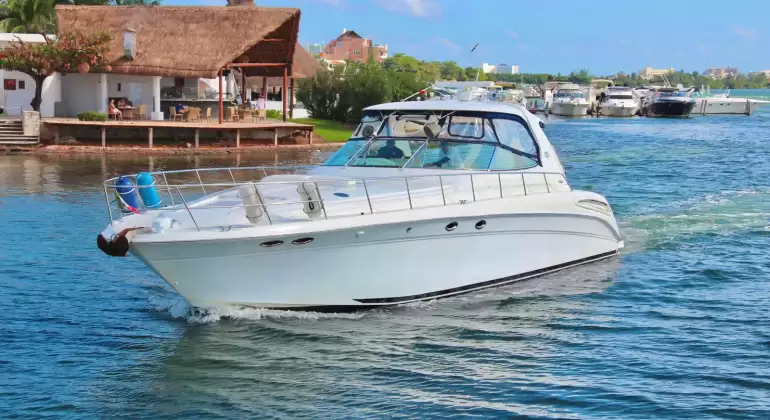 Luxury SeaRay 60 Yacht Rental in Cancun-Private Yacht Charter