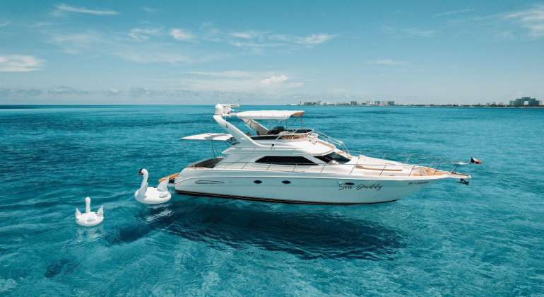 Luxury SEARAY Flybridge 50ft Yacht Rental Cancun Private Charter