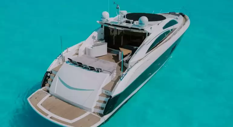 Sunseeker 82 Yacht Rental in Cancun – Luxury Private Yacht for 15 Guests